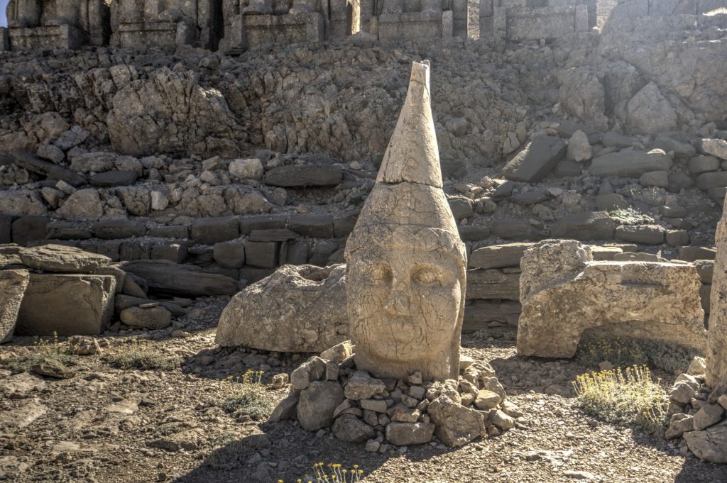 Apollo'nun başı,  Nemrut Dağı Doğu Terası