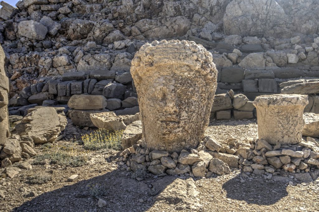     Kommagene Tanrıçasıın başı, Nemrut Dağı Doğu Terası