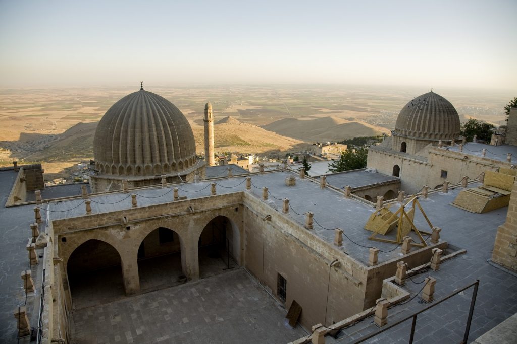 Mardin gezilecek yerler listesindeki diğer bir yer Zinciriye Medresesi.