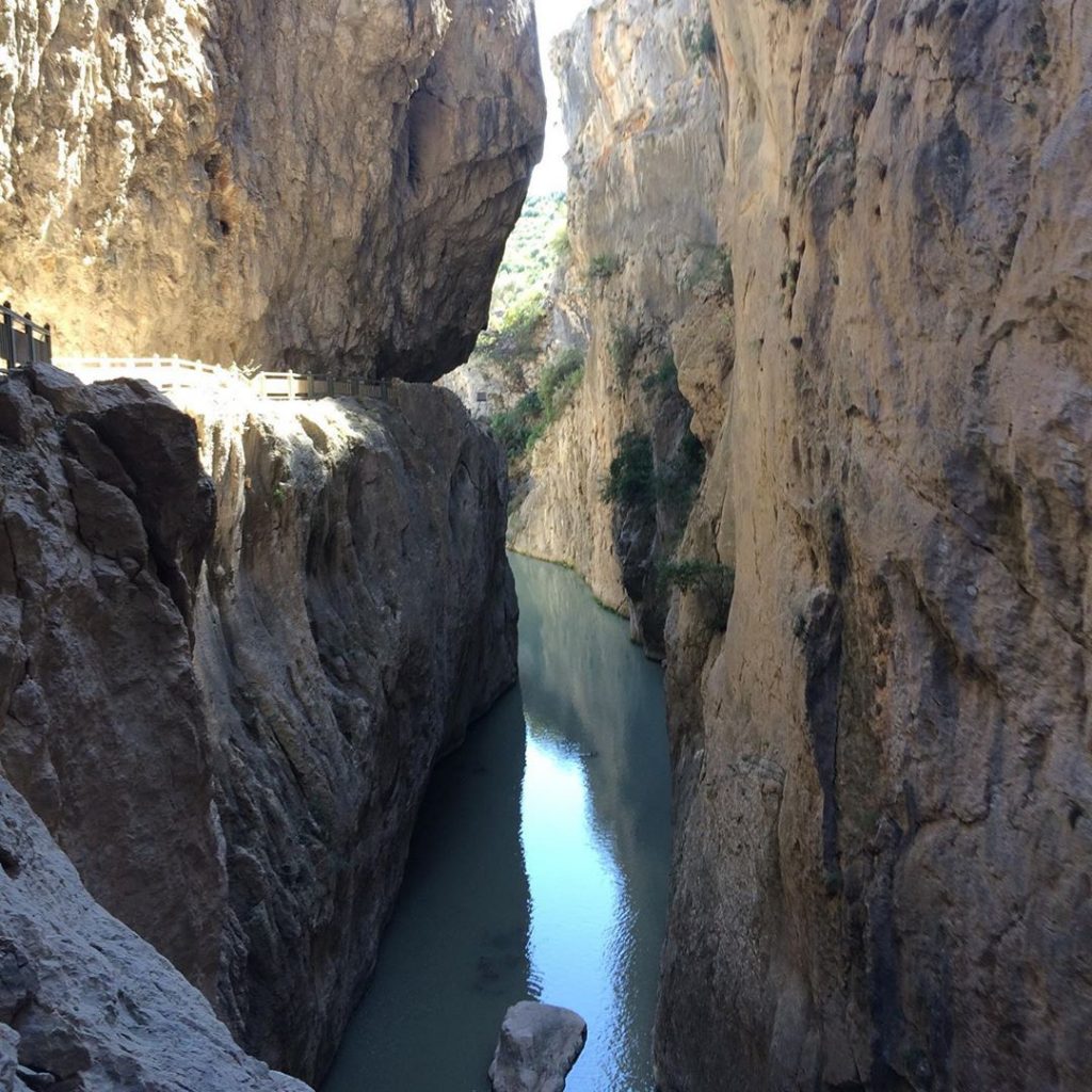 Çakıt Deresi'nin içinden geçtiği kanyon 20 km'lik bir mesafeye sahiptir. Kapıkaya Kanyonu'nun yalnızca 7250 m'lik kısmı turizme kazandırılmıştır. 